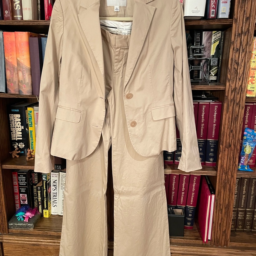 Banana Republic Tan Tailored Blazer and Pants Size 6 for Business Casual